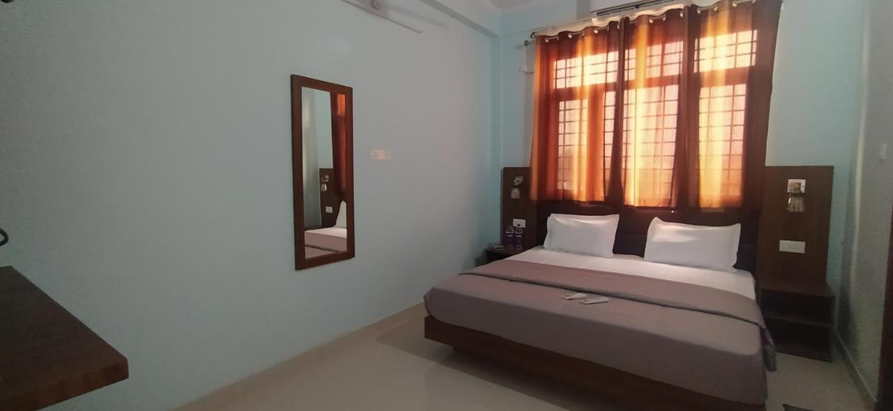 Hotel Comfort Inn Homestay Дехрадун Екстериор снимка