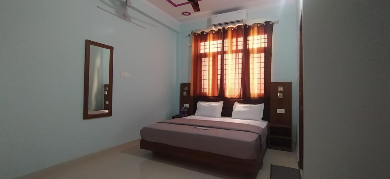 Hotel Comfort Inn Homestay Дехрадун Екстериор снимка