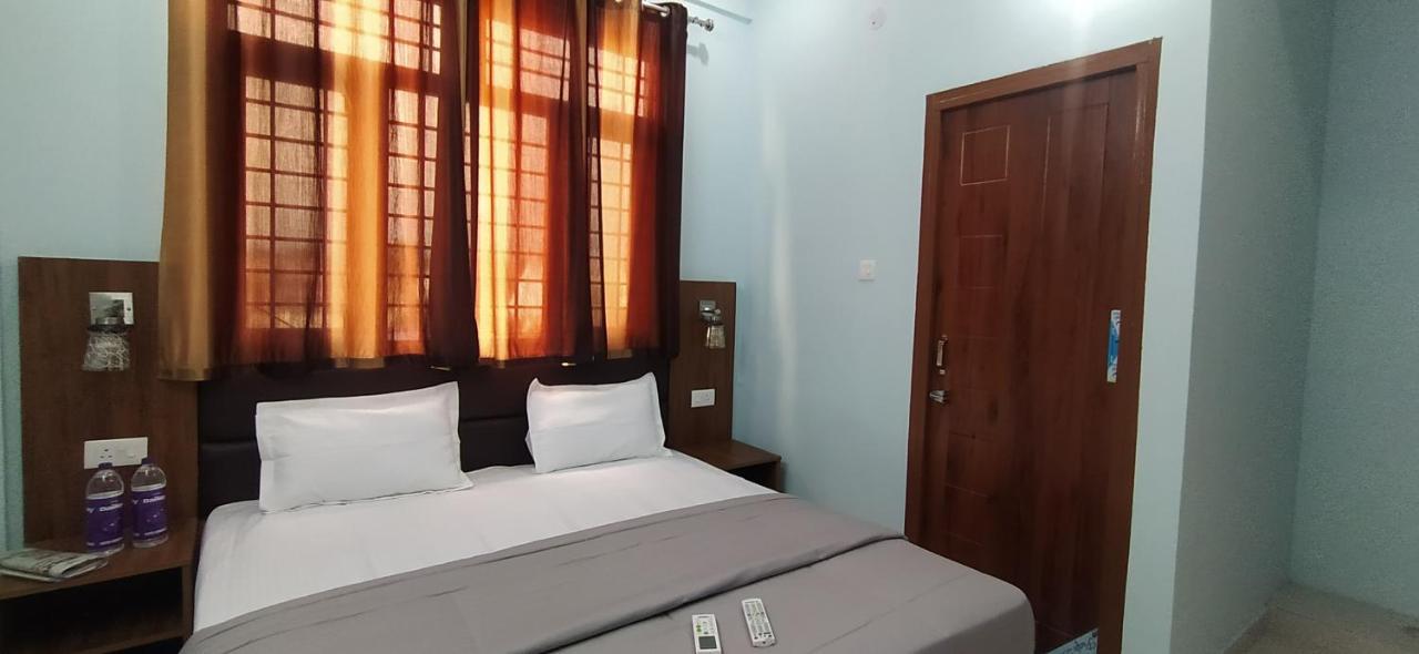 Hotel Comfort Inn Homestay Дехрадун Екстериор снимка