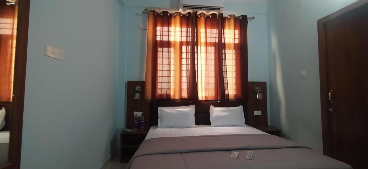 Hotel Comfort Inn Homestay Дехрадун Екстериор снимка