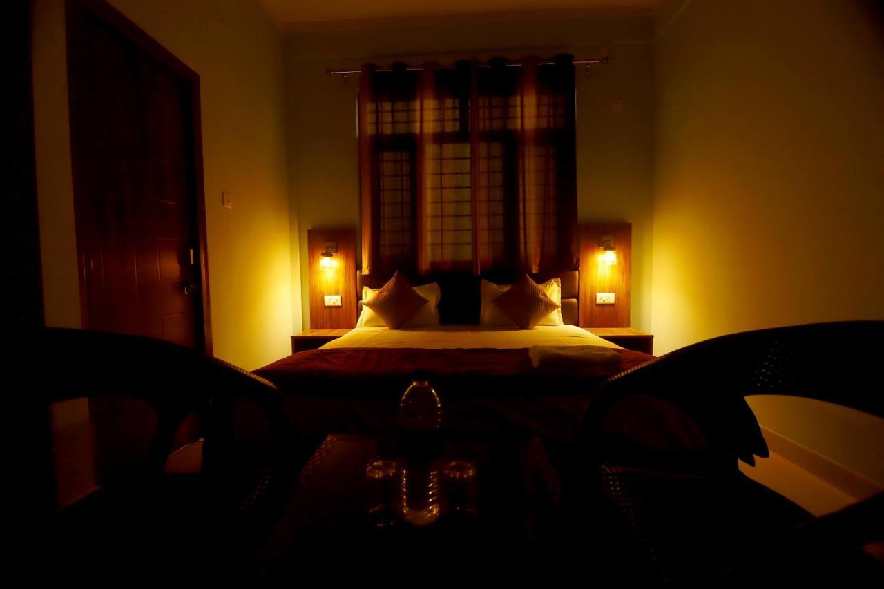 Hotel Comfort Inn Homestay Дехрадун Екстериор снимка