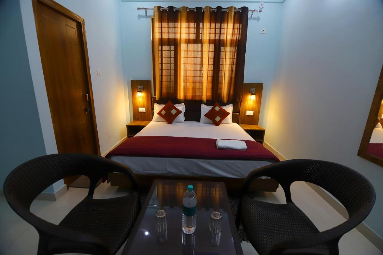 Hotel Comfort Inn Homestay Дехрадун Екстериор снимка